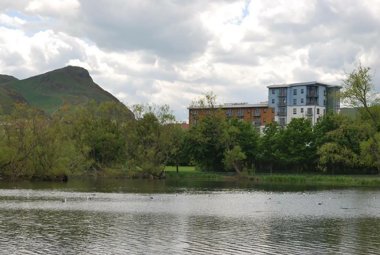 Lochend Park View Apartment Edinburgh